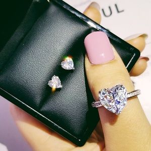 NEW! Dainty 18K Heart Diamond Engagement Ring